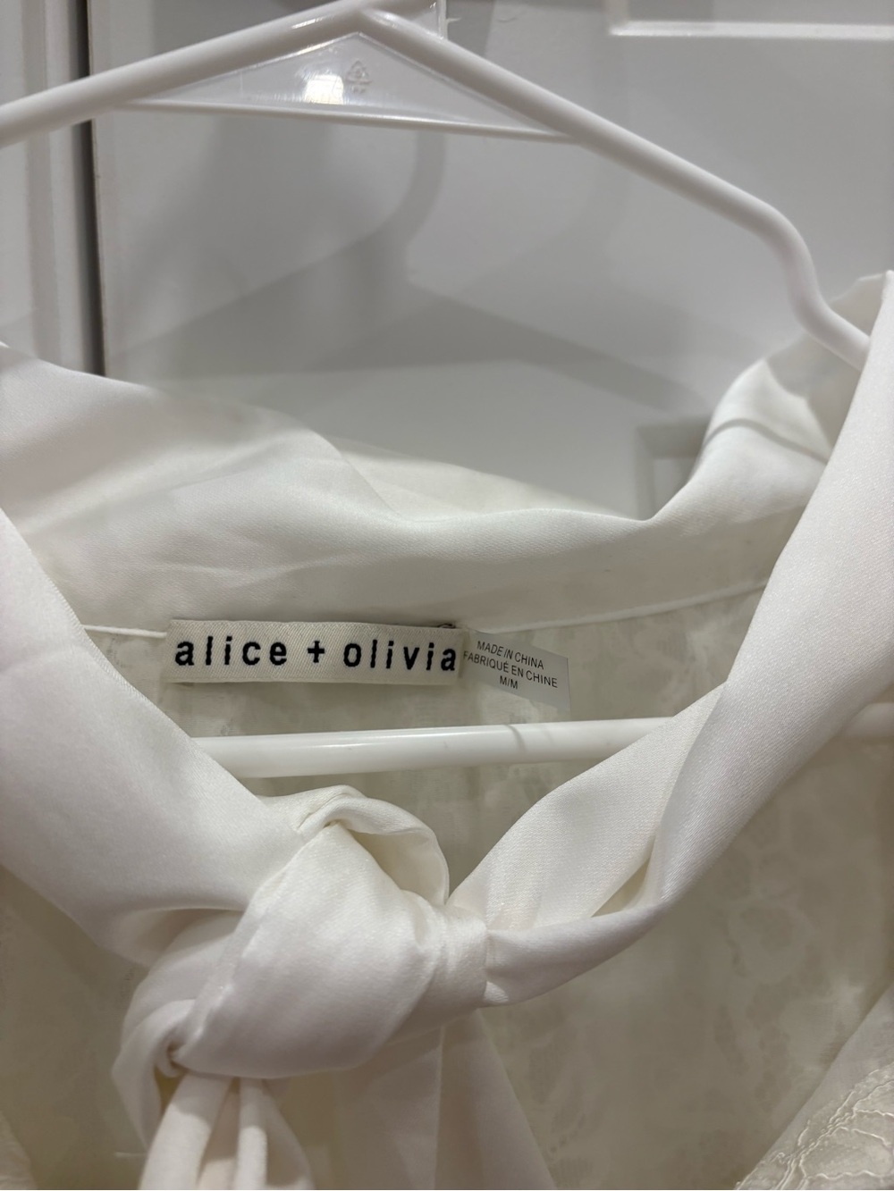 Alice + Olivia Cream Puff Sleeve Blouse Size Medium - Picture 3 of 11